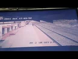 Mayur sakharam shelke, working as a pointsman in railways at vangani station of central railway with his courageous act saved the life of a 6 years old. Zyk4o08 Vejt M