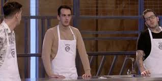 Masterchef 5 | αυτός είναι ο παίκτης που αποχώρησε από τον διαγωνισμό. Masterchef Spoiler Oikeio8elhs Apoxwrhsh Bomba Apo Thn Triada Ths Fwtias Poios Epistrefei Zwh Iefimerida Gr