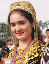 Splendid Costumes of Chinese Ethnic Groups