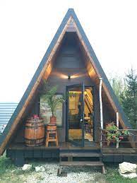 Pin By Zopa Decor Wood Tasarim On Kitul Casei Tale De Vacanta Triangle House House In The Woods Tiny House Cabin