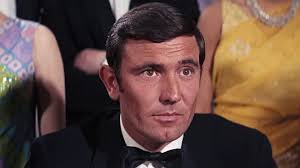Qué pasó con George Lazenby, el James Bond más breve y desconocido de la  historia