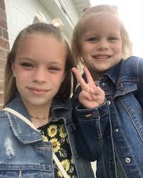 Happy summer! Hanging with my sister! First day of summer outfits!😘❤️