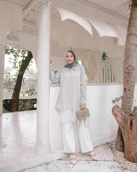 Cd istri pejabat dan cd model cantik. 10 Inspirasi Style Hijab Tunik Untuk Kondangan Anggun Banget