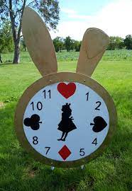 Le plus merveilleux des coffrets! Alice In Wonderland Handmade En 2021 Deguisement Alice Au Pays Des Merveilles Alice Au Pays Des Merveilles Alice Aux Pays Des Merveilles