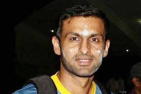 Pakistan gives Shoaib Malik permission to land late in England