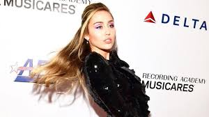 20 great taylor swift medium blonde hair color. Miley Cyrus Looks So Different With Short Blonde Hair