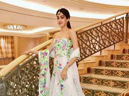 Janhvi kapoor is a bollywood actress as well she is daughter of sridevi and boney kapoor. Here S Why Janhvi Kapoor Deleted All Her Instagram Post Before Starting Dhadak