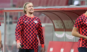 Emil forsberg is a professional football player who plays as a winger for sweden national football team and german bundesliga team, rb leipzig whom he signed in 2015. In Leipzig Aussen Vor Was Wird Aus Forsberg
