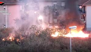 Incendio in un fondo agricolo di proprietà di un avvocato di 67 anni di mussomeli (cl). Catania L Incendio Appiccato Dai Pusher Per Distruggere Le Telecamere Dei Carabinieri Scatta Il Blitz La Repubblica