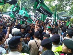 Arlis suanaku kibarkan dengan banggabendera hijau hitambendera himpunan tercintahimpunan mahasiswa islamtak kan Sejarah Perjuangan Himpunan Mahasiswa Islam Hmi Amirullahweb