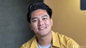 Boy William Jelaskan Hubungan dengan Ayu Ting Ting