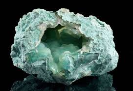 A Love For Minerals Chalcedony On Chrysocolla Size 10 5 X 9 5 X 6 5 Chrysocolla Quartz Minerals And Gemstones Mineral Stone