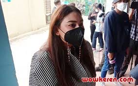 Rumah tangga pesohor thalita latief dan dennis lyla diguncang prahara. Pengakuan Santai Thalita Latief 4 Kali Ramadhan Tanpa Suami Tahun Ini Makin Dekat Dengan Keluarga
