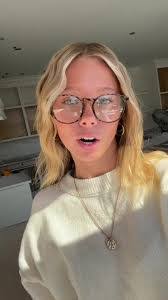 Lindsey Shuck's Instagram, Twitter & Facebook