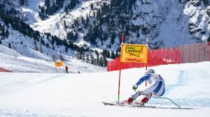 Die italienische olympiasiegerin sofia goggia hat die abfahrt der frauen in st. Schneemanner Als Zuschauer Beim Ski Weltcup In St Anton 2021