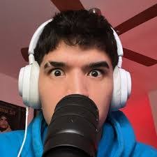 Jessica Pullin's Instagram, Twitter & Facebook