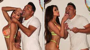 Oscar De La Hoya Celebrates Birthday In Underwear With Holly Sonders