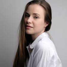 Olivia Bak (@oliviabakofficial) • Instagram photos and videos