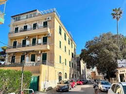 Vendita Appartamento Anzio. Bilocale in via C. Ambrosini 8. Ottimo stato,  secondo piano, posto auto, con balcone, riscaldamento autonomo, rif.  108906403