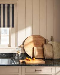 ? Sherwood Tan 1054 — la elegancia del calor y la estabilidad Sherwood Tan  1054 de Benjamin Moore es un beige profundo y natural con un matiz cálido  de caramelo. Pertenece a