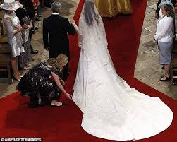 Princess eugenie has just debuted her royal wedding dress, making her own statement amidst a legacy of iconic royal bridal gowns, including meghan markle's, kate middleton's, and princess diana's. Here S How Meghan Markle S Wedding Dress Compares To Princess Diana And Kate Middleton S Gowns Daily Mail Online