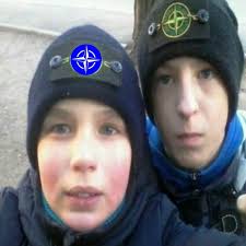 В Новороссийске парня оштрафовали за патч Stone Island — сотрудники  подумали, что это флаг НАТО и изъяли плащ за 8.. 2025