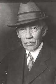 Portraits of the Past: Extra, extra! Read all about it!