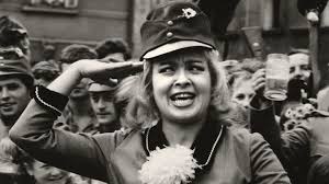 Jiřina bohdalová dnes oslavuje 89. Nehrat To Jako Bohdalka Herecka Si Na Prahu Devadesatky Udrzuje Odstup Aktualne Cz