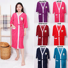 Baju handuk dengan model handuk kimono & juga desain ponco mempunyai berbagai kemampuan seperti senyampang ketika dikau akan main di pasu renang, dan juga sehabis mandi dalam pantai. Harga Handuk Kimono Dewasa Terbaik Kamar Mandi Perlengkapan Rumah April 2021 Shopee Indonesia