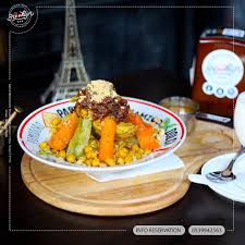 Placer le couscous dans un grand plat et l'arroser avec un grand verre d'eau. Brooklyn Tanger Couscous Marocain Aux 7 Legumes Et Poulet Adresse Av Mediterranee Resident Al Mouwahdin 3 N 9 Playa Tanger Derriere Hotel Al Mouwahdin Playa Tanger Ex