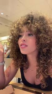 Andrea Monasterio's Instagram, Twitter & Facebook