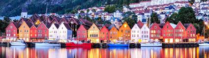 It is known for its 7 surrounding mountains and it's the best location to visit the fjords in the country. Bergen In Norwegen Bunt Charmant Besuchenswert Urlaubsguru
