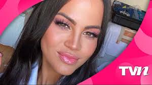 She was signed to don omar's label orfanato music group. Natti Natasha Cantante De Reggaeton Famosa Y Rica Pero Que No Sabe Nadar