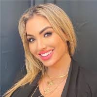 Skye Holliday's Instagram, Twitter & Facebook