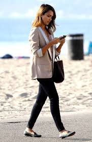 When In Doubt Wear A Blazer Skinny Jeans And Ballet Flats To The Office Like Jessica Alba Comfy Work Outfit Work Fashion Fashion