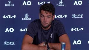 Berrettini looked excellent v khachanov. Matteo Berrettini Gibt Vor Achtelfinale Gegen Stefanos Tsitsipas Verletzt Auf Eurosport