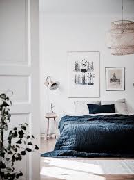 White And Blue Minimalistisk Sovevaerelse Sovevaerelse Design Sovevaerelsesideer