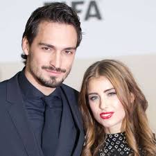 Latest on borussia dortmund defender mats hummels including news, stats, videos, highlights and more on espn. Cathy Hummels Im Babyfieber Instagram Foto Mit Botschaft An Ehemann Mats Dortmund