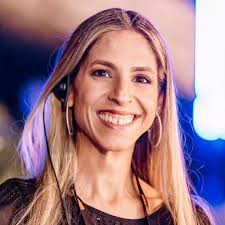 Daniela Esteves's Instagram, Twitter & Facebook