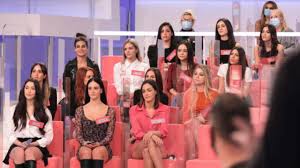 Sta preparando qualcuno al no? Uomini E Donne Massimiliano E Giacomo Conoscono Le Prime Ragazze