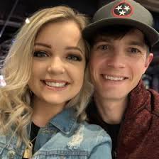 Amber Holmes (amberholm96)