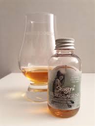 Whisky/whiskey └ alcohol & alcohol mixers └ food & beverages └ home & garden все категории antiques art baby 13 ч. Bergslagens Skogsra Vasenserien 2011 Svensk Single Malt Whisky 58 Freddeboos Se