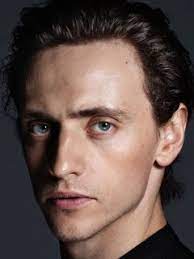 Главные роли в постановке исполняют сам полунин и его. Sergej Polunin Sergei Polunin Akter Chlen Zhyuri Tancor Foto Biografiya Filmografiya Novosti Vokrug Tv