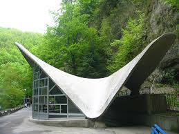 Baile olanesti face parte din categoria statiunilor permanente, unde se fac tratamente pe parcursul intregului an. BÄƒile OlÄƒneÈ™ti Wikipedia