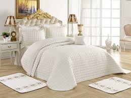 En uygun fiyatlı çeyizlik çift kişilik yatak örtüsü fiyatları güvenilir online alışveriş imkanı ile bellamaison.com'da. Daisy Yatak Ortusu Cift Kisilik Krem Cappuccino Golden Home