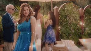 A független, szerelemből kiábrándult tini dj eldönti, hogy a saját útját járja; Dj Cinderella Trailer Official Netflix Youtube