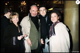 Cinémathèque hexagonale à lui tout seul, incarnant une france populaire avec sa voix caverneuse et gouailleuse. Agathe Natanson Et Sa Fille Jean Pierre Marielle Et Son Fils Generale De La Piece Duo Pou Violon Seul Le 2 Fevrier 1999 Purepeople