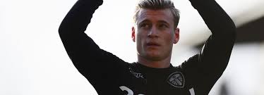 Saka totally unfazed as alioski tried to wind him up during leeds game. Ezgjan Alioski Und Leeds United Sitzen Im Niemandsland Der Tabelle Fest