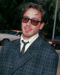 Happy birthday to the best and only Robert. Love you ❤️🎊