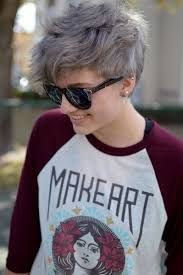 While the hair is damp, style the top layer with a volumizing mousse to give it a lift. 25 Best Looking For Androgynous Short Haircuts For Round Faces Boudoir Paris